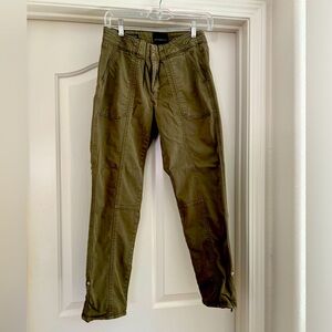 WHBM Pret a crop. Olive Green. Slight stretch. Can be worn long or cuffed.